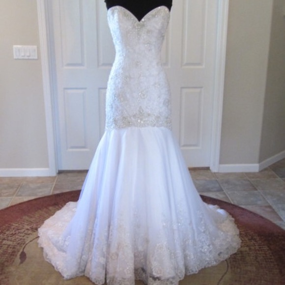 Absolutely Stunning Mori Lee Bridal Gown - Picture 3 of 8